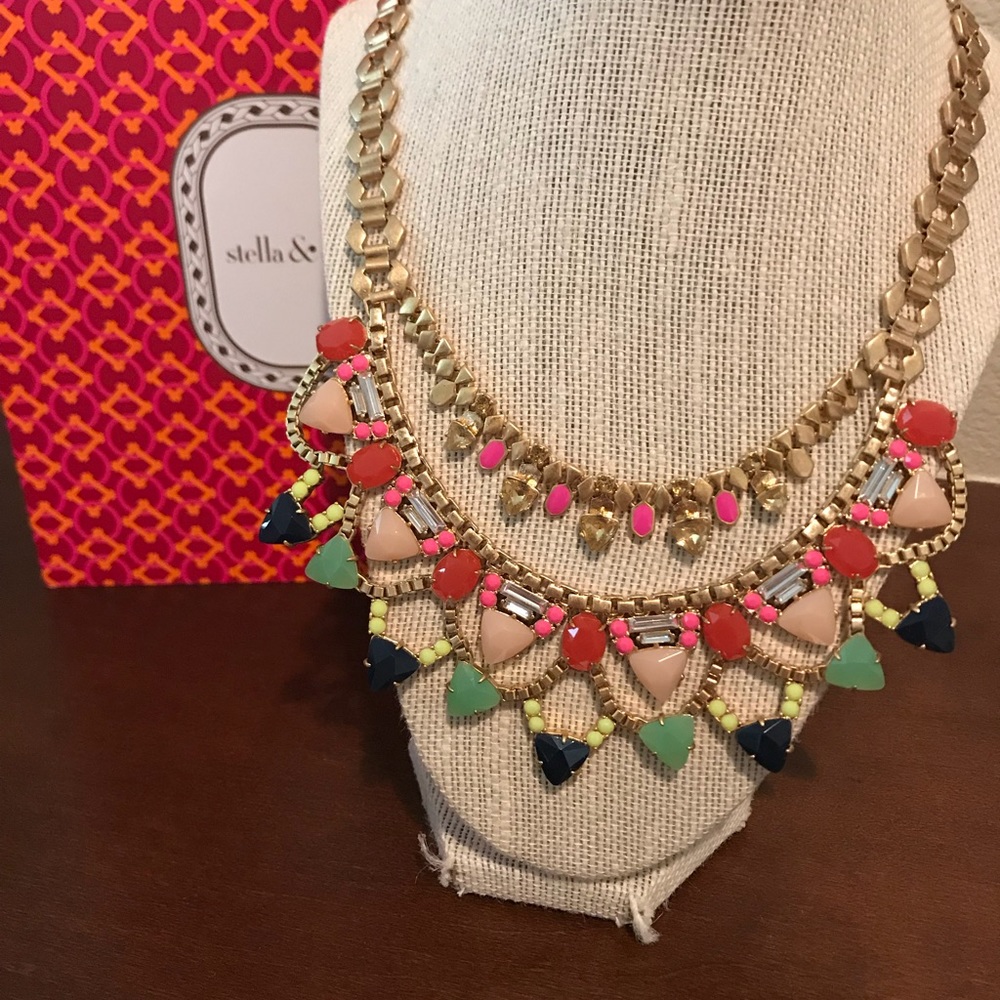 Stella & Dot Fanella statement necklace